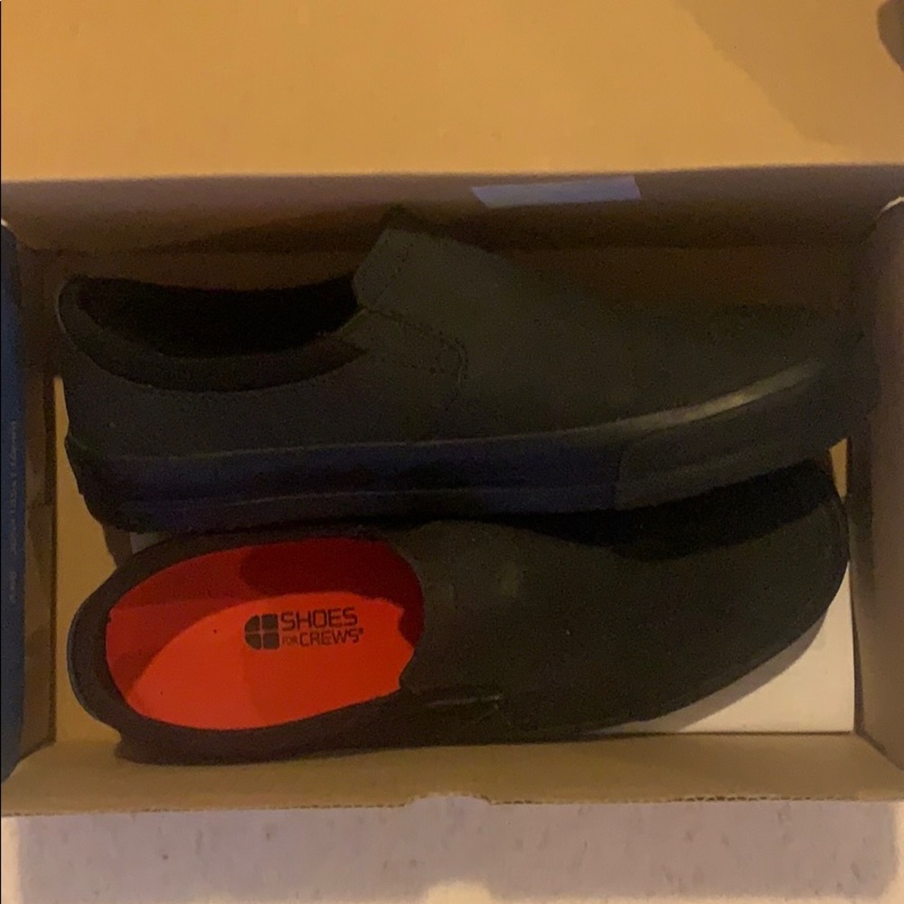 Black shoes for crews